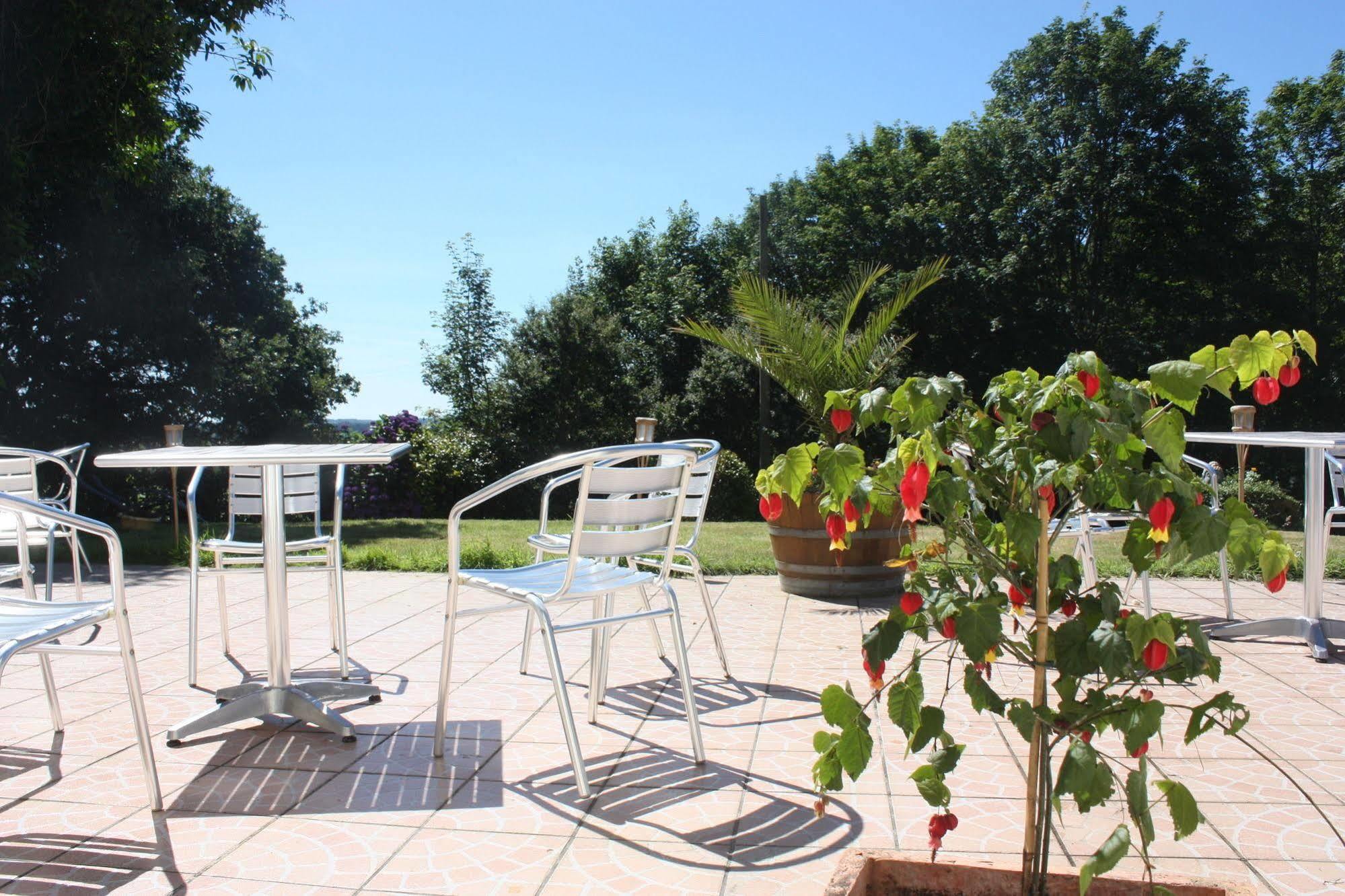 לוקרונה Latitude Ouest Hotel Restaurant & Spa מראה חיצוני תמונה